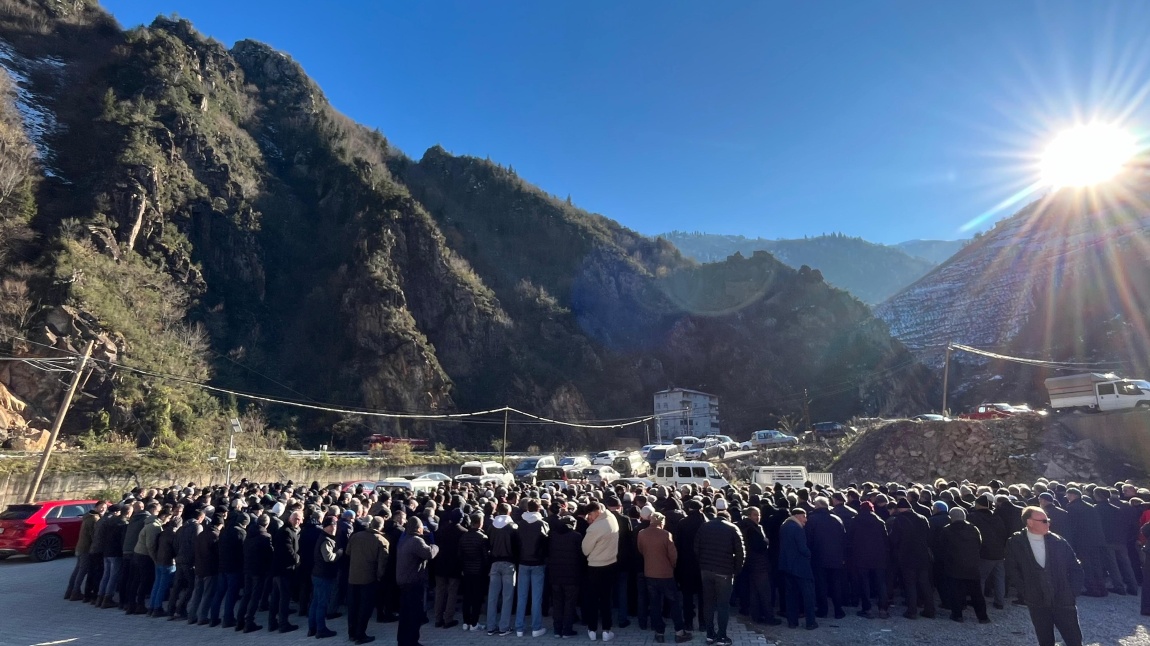 SALİH BABAYİĞİT HOCAMIZI HAFIZLARIMIZIN HATİM VE TEKBİRLERİYLE UĞURLADIK